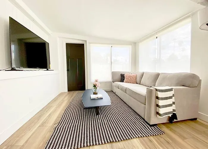 Newly Remodeled Beauty In