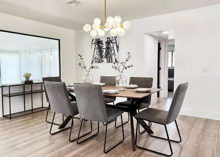 Newly Remodeled Beauty In Phoenix